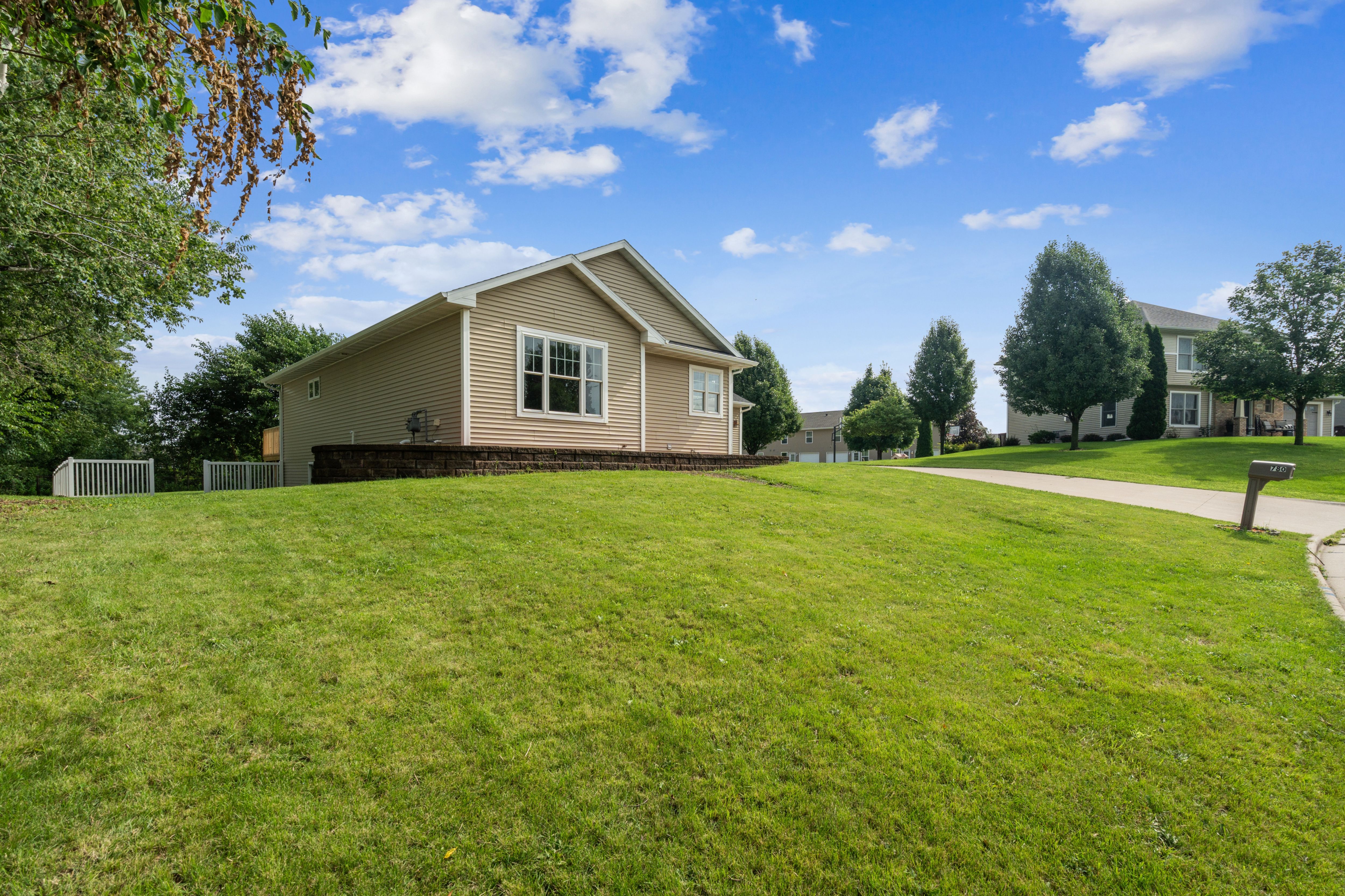 Listing Photo: 04-108 780 Country Club Ct